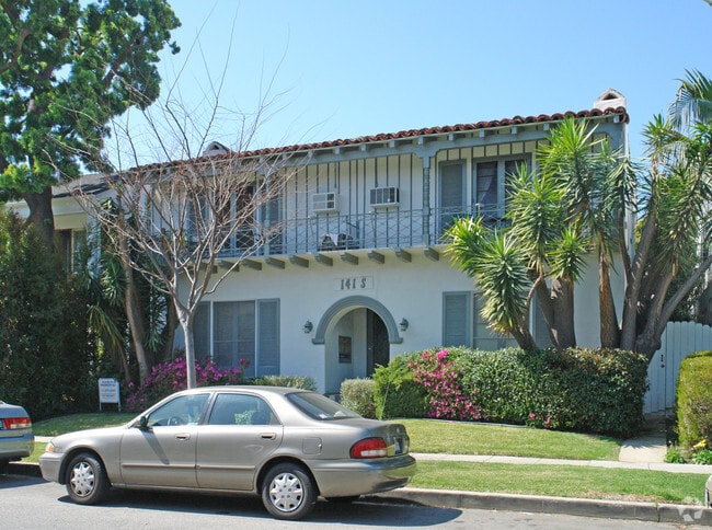 Building Photo - 141 S Roxbury Dr
