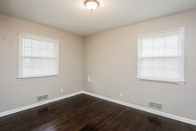 Building Photo - Great 3 Bedroom Kansas City Home