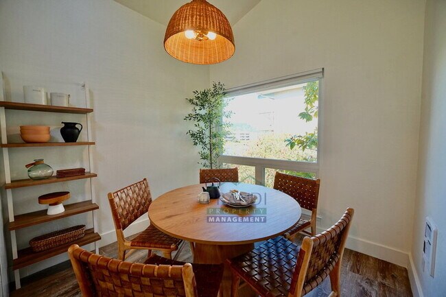 Building Photo - 505 Larkspur Plaza Dr