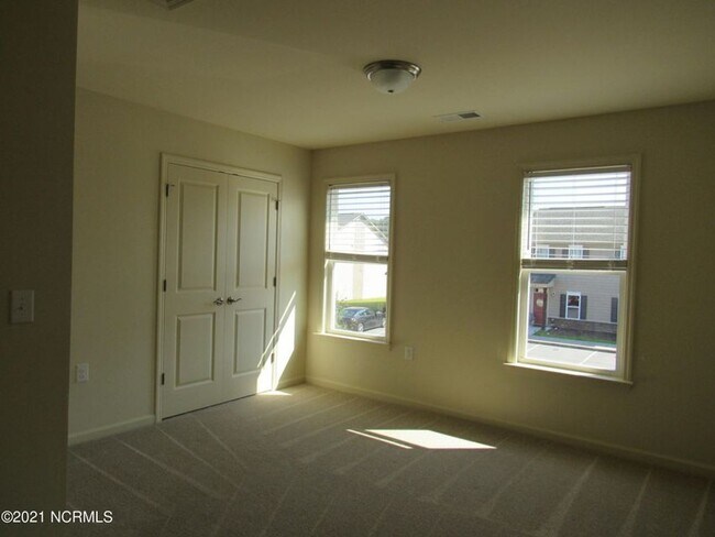 Building Photo - 2 BR 1.5 BA In Boyington Place