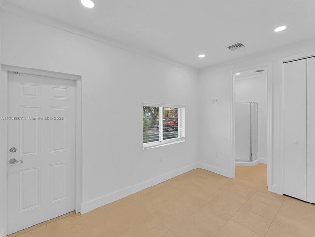 Building Photo - 3420 Washington Ln