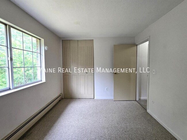 Building Photo - 10 Tall Pines Dr