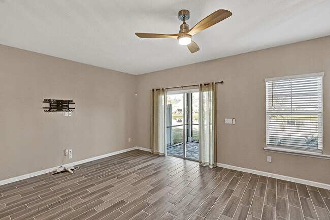 Building Photo - 3 bedroom/ 2.5 bath townhome in Beachwalk!