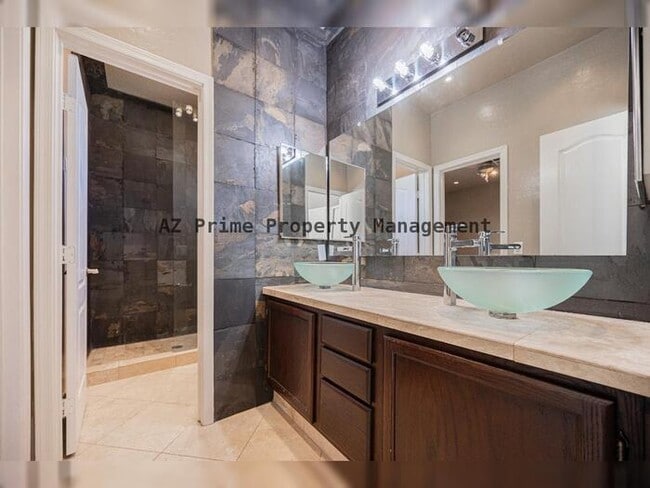 Building Photo - 9603 S 51st St