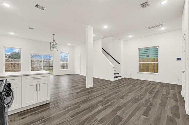 Building Photo - 8628 Scott St