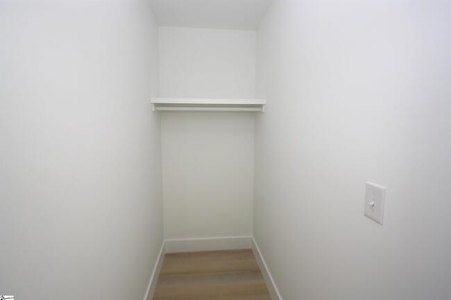 Building Photo - 402 Sierra Rd