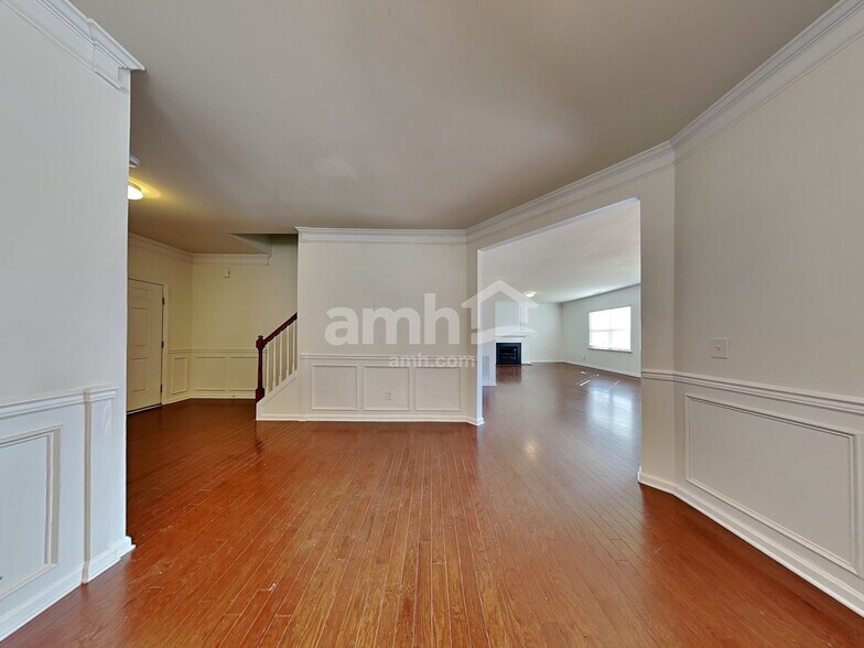 Building Photo - 8112 Hovingham Way