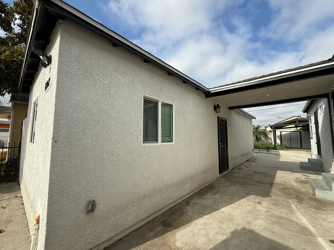 Building Photo - Broadacres