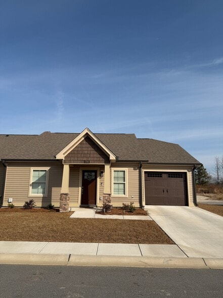 Building Photo - 1701 Tuxedo Junction Rd