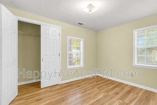 Building Photo - 2113 Taylor St