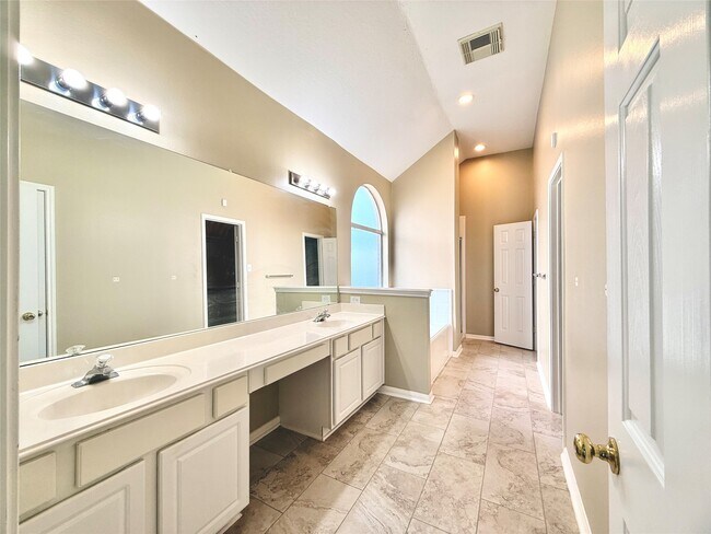 Building Photo - 16518 Wheatmill Ct