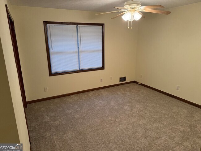 Building Photo - 5254 Deer Run Dr SW