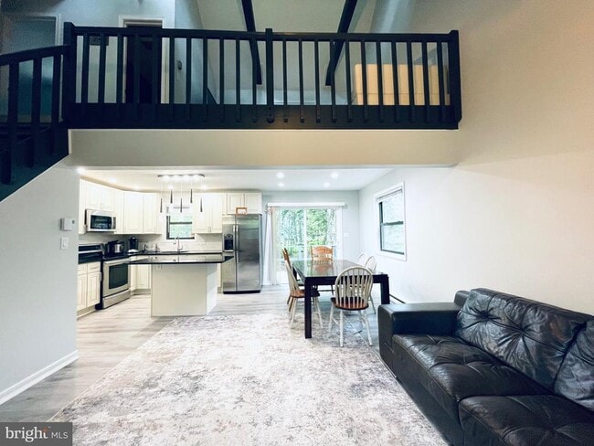 Building Photo - 1371 Winding Way