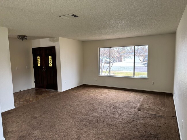 Building Photo - ***COMING SOON!!*** LOS BANOS HOME