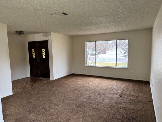 Building Photo - Now Available!! Very Nice Home In South Side Los Banos
