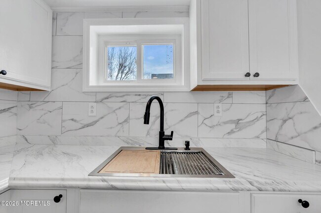 Building Photo - 12 Main St