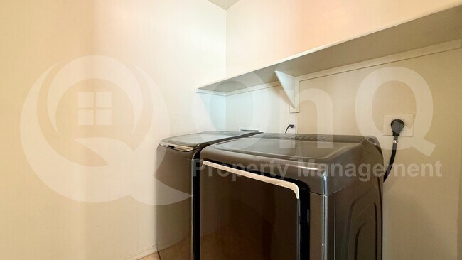 Building Photo - 4170 E Sheffield Ave