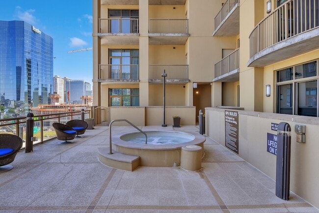 Building Photo - 1510 Demonbreun St