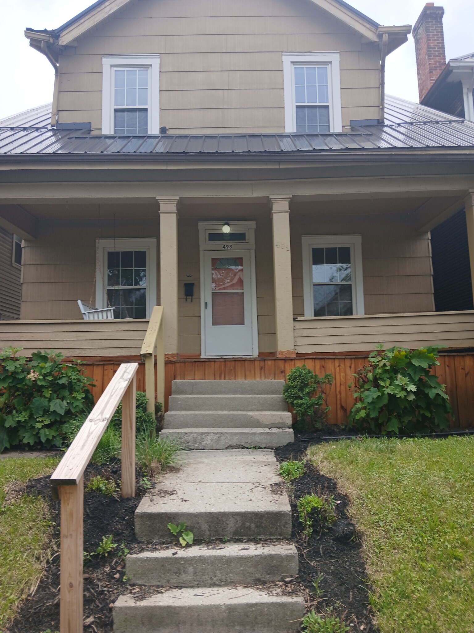 Building Photo - 493 E Maynard Ave