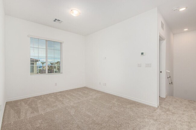 Building Photo - 2023 built townhome
