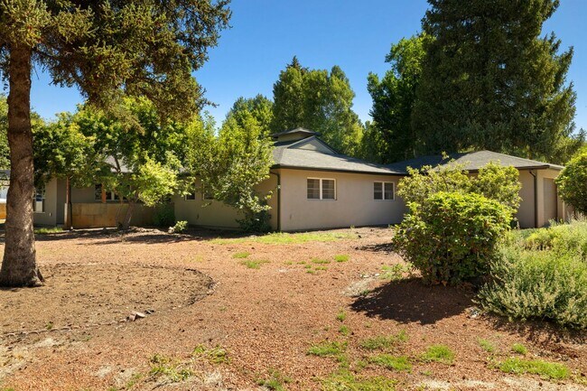 Building Photo - Reburbished 3bd/2ba, 2,275 sq ft home in C...