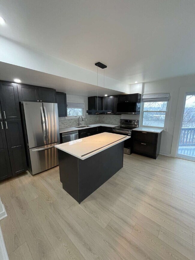 Building Photo - 107 Shoup St