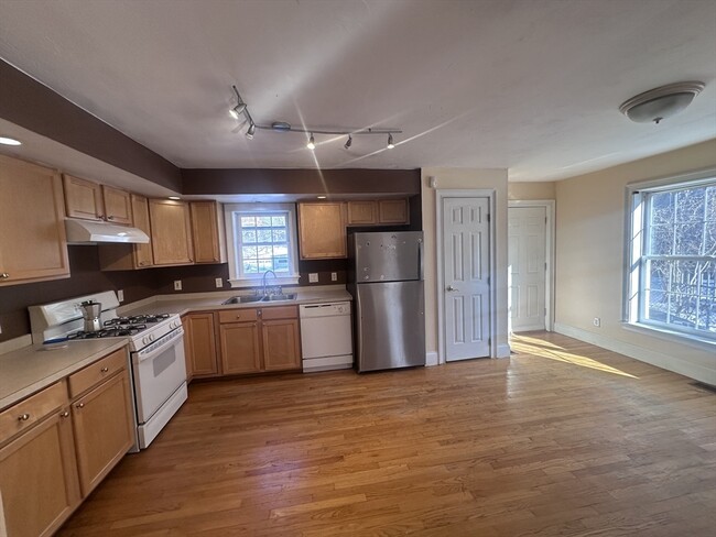 Building Photo - 205 Highland St