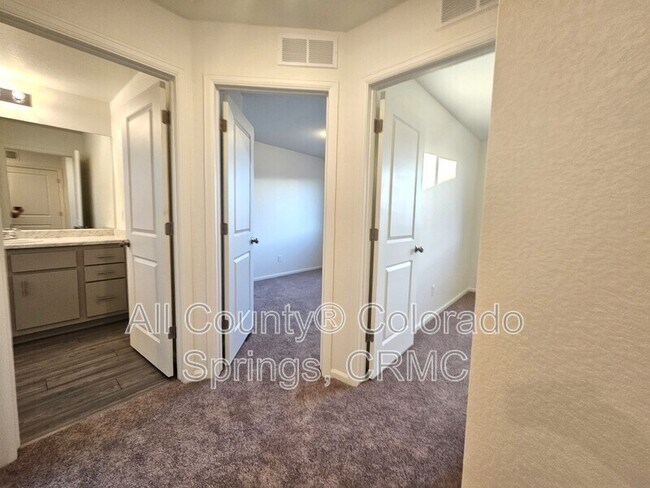 Building Photo - 9256 Lytle Grv