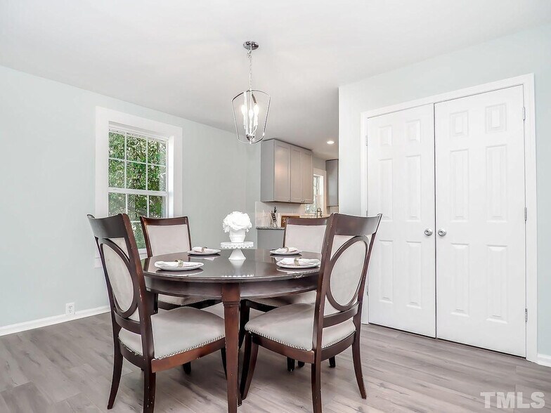 Building Photo - Room in House on Chester St