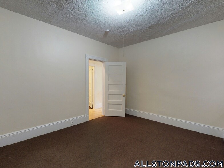 Building Photo - 11A Linden St