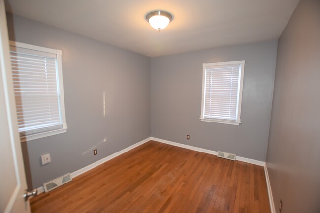 Building Photo - 12038 Cavell St