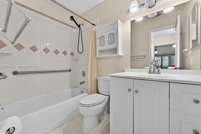 Building Photo - 889 Hamilton Dr