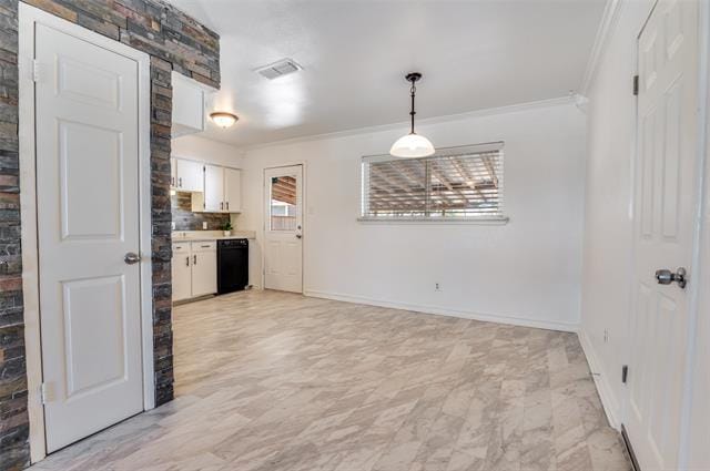 Building Photo - 823 Ross Ln