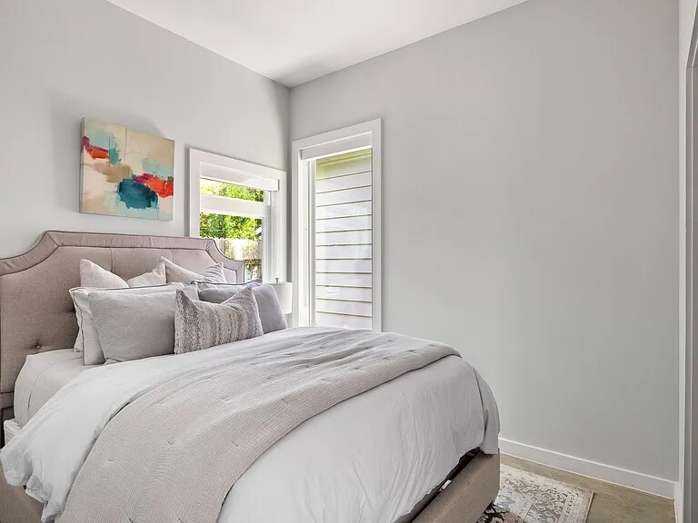 Building Photo - 2211 Canterbury St