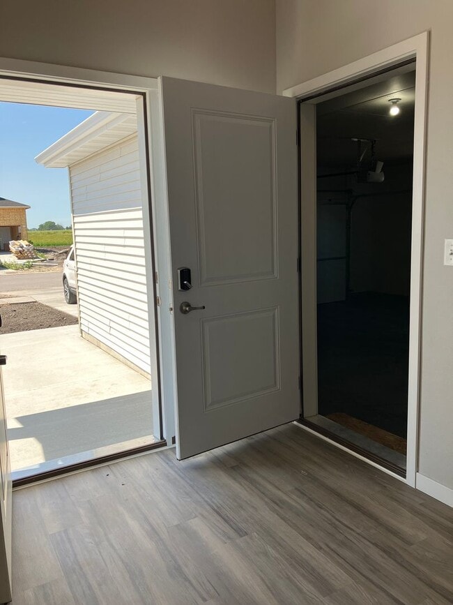 Building Photo - 4 Bed 3 Bath Single Family Home