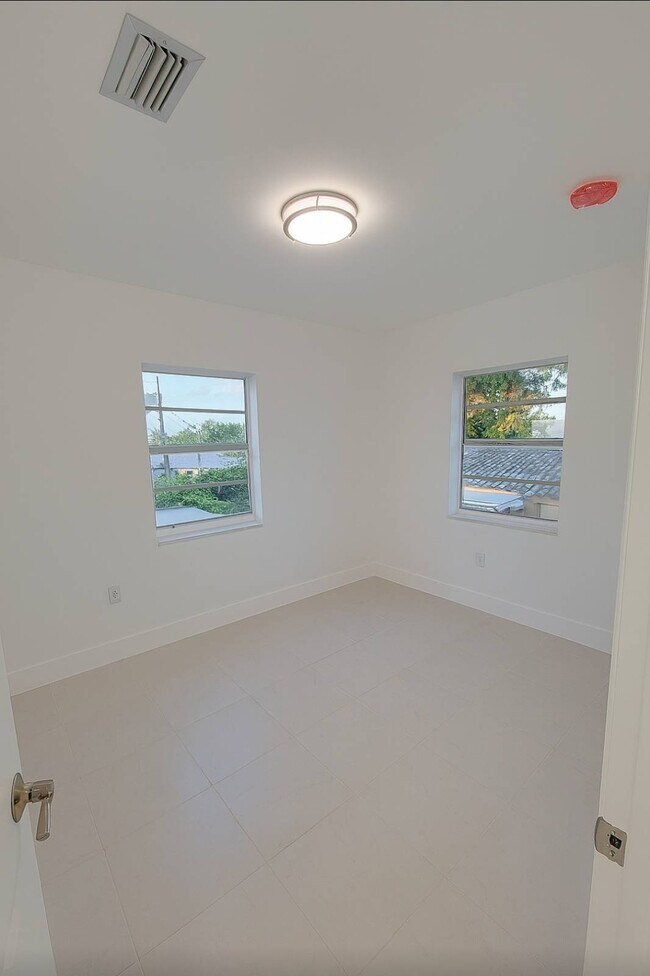 Building Photo - 2311 NW 14th St