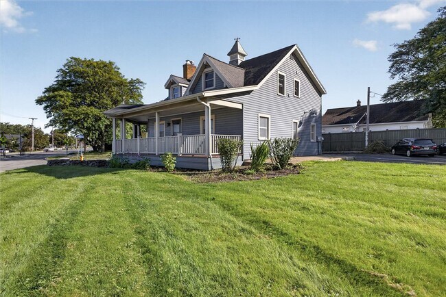 Building Photo - 1700 Mt Hope Ave