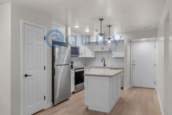 Building Photo - 1032 E 400 S