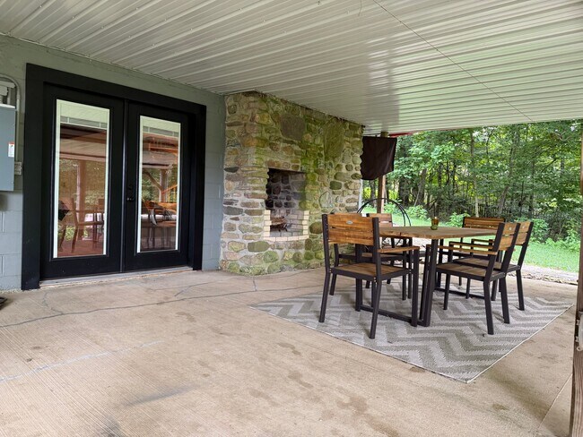 Building Photo - 1252 Apple Valley Dr