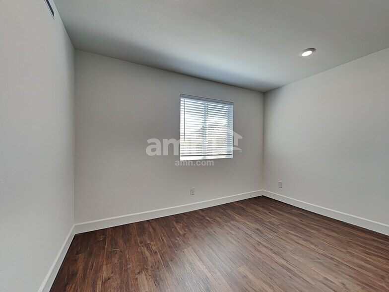 Building Photo - 8921 Tiger Tooth Ave