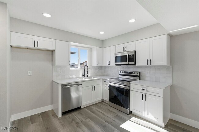 Building Photo - 3517 Rio Robles Dr