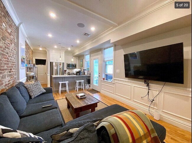 Building Photo - 17-17 Tremont St