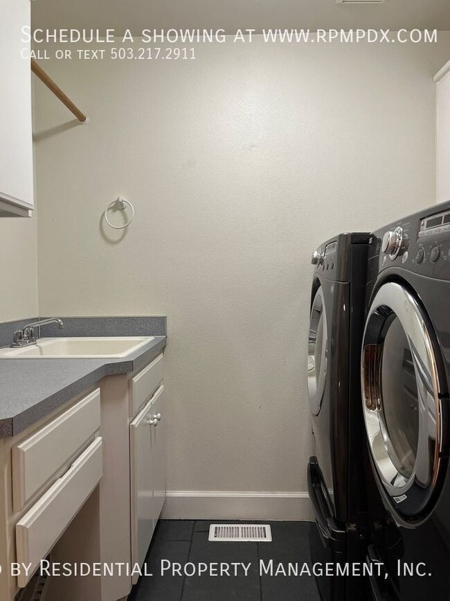 Building Photo - 3964 NW Brookview Way