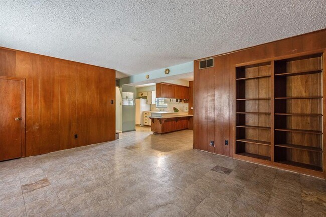 Building Photo - 8401 Tecumseh Dr