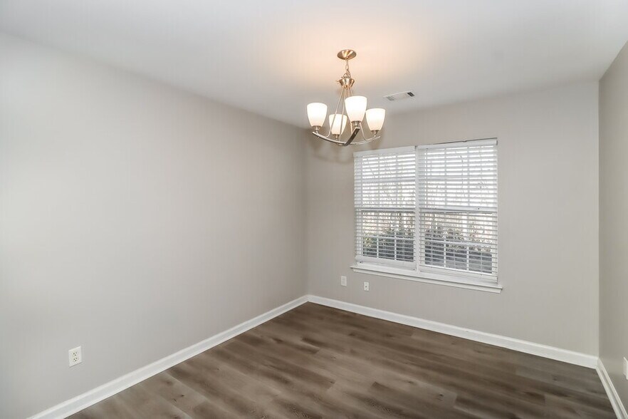 Building Photo - 5814 Twin Brook Dr