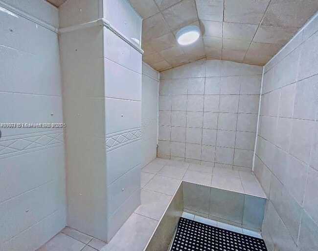 Building Photo - 2030 S Ocean Dr