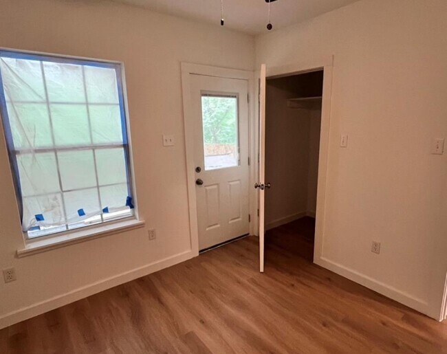 Building Photo - 5880 Beech Dr