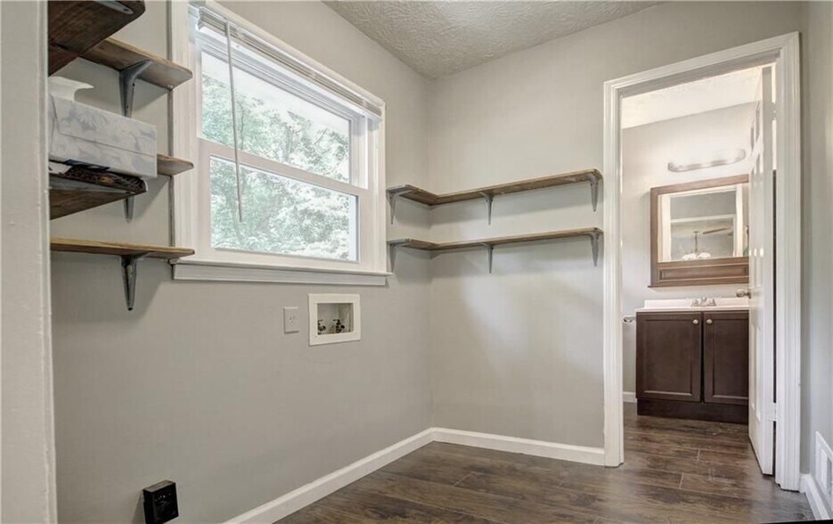 Building Photo - 2450 Horseshoe Bend Rd