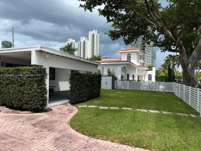 Building Photo - 245 189th Terrace