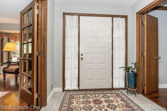 Building Photo - 1574 Devonshire Dr